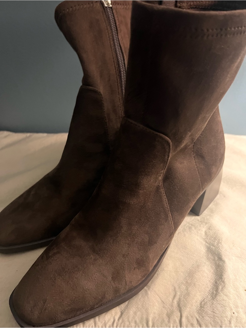 Anne Klein Astrid Dark Brown Suede Mid-Heel Ankle Boots size 9